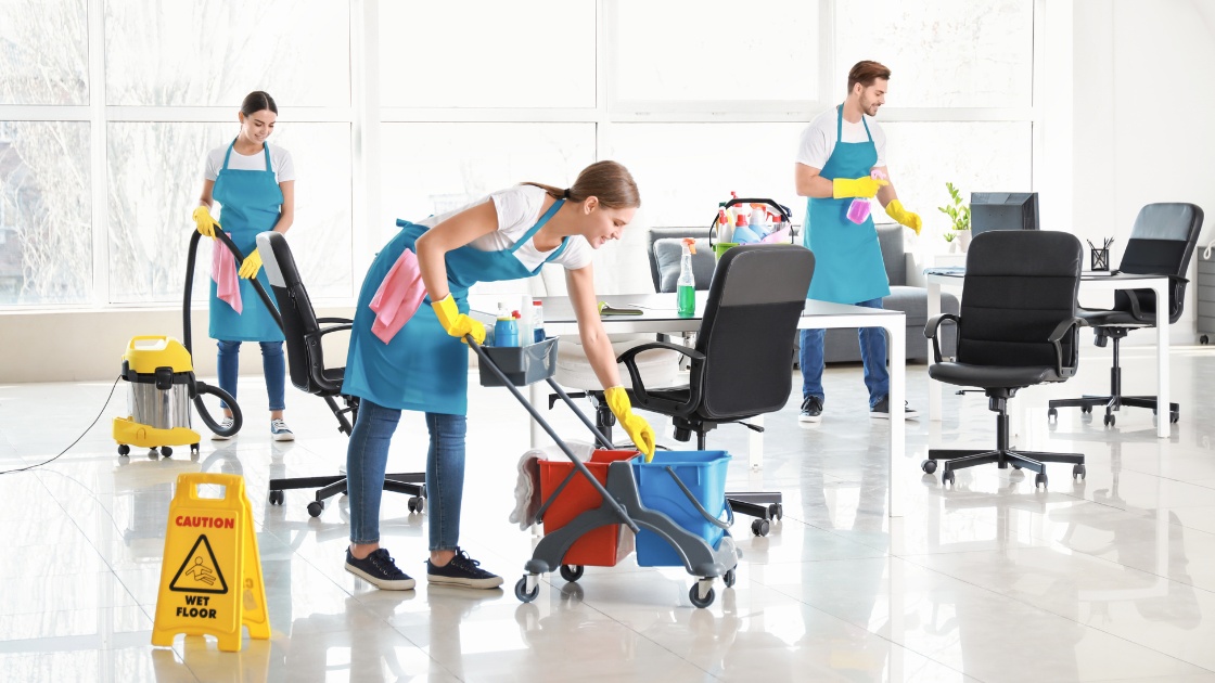 Hydroclean | Jarní úklid provozu: jak připravit areál, podlahy i techniku na sezónu