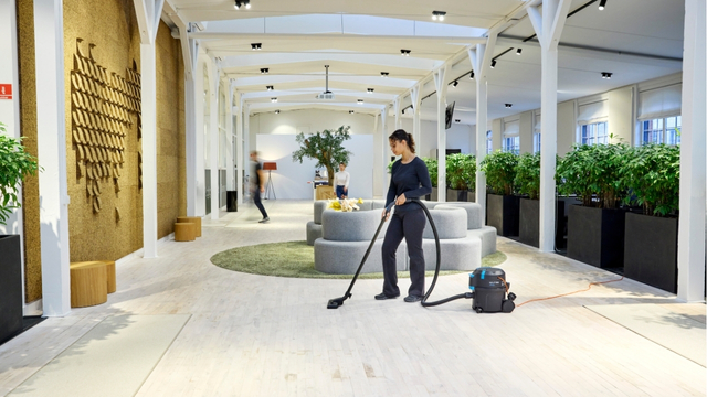 Úklidové stroje pro školy a administrativní budovy