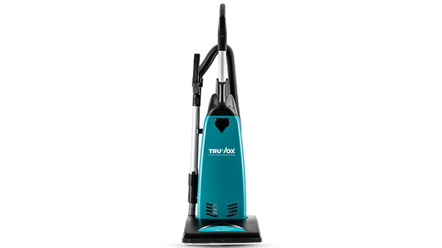 Vertikální vysavač s vysokým výkonem.